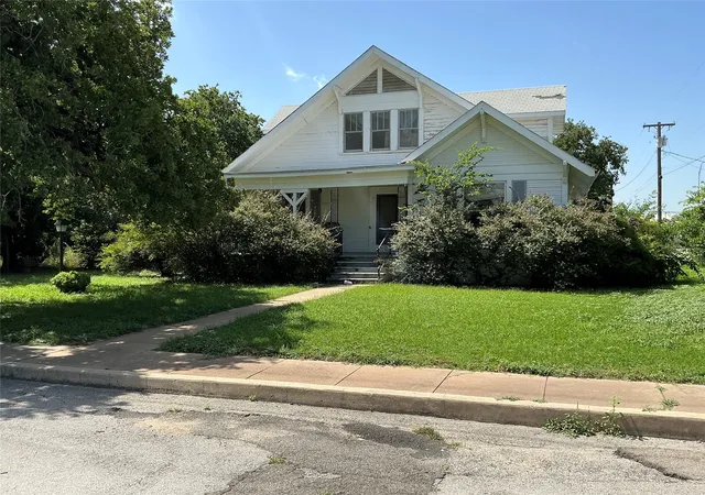 Homes for sale in Comanche, TX | 300 E Grand Ave, Comanche, TX 76442 | MLS# 21316175