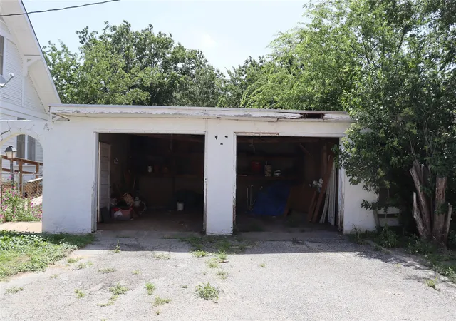 Homes for sale in Comanche, TX | 300 E Grand Ave, Comanche, TX 76442 | MLS# 21316175