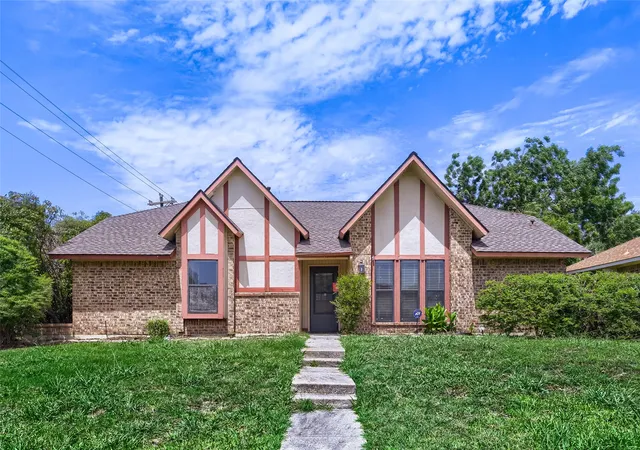 Photo 1 of Single family home for sale at 1701 Paxton Dr, Carrollton, TX 75007 | MLS# 21279712 | Listing updated on 2026-08-22