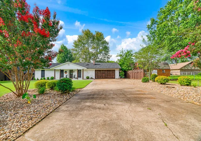 Photo 2 of Single family home for sale at 3320 Cleveland Street, Paris, TX 75460 | MLS# 21316939 | Listing updated on 2026-08-17