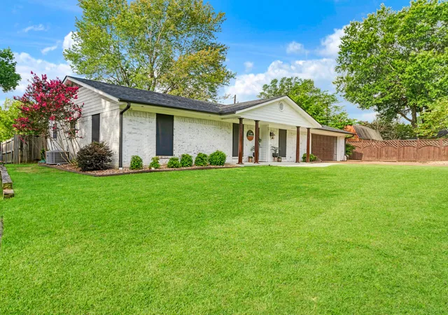 Photo 3 of Single family home for sale at 3320 Cleveland Street, Paris, TX 75460 | MLS# 21316939 | Listing updated on 2026-08-17