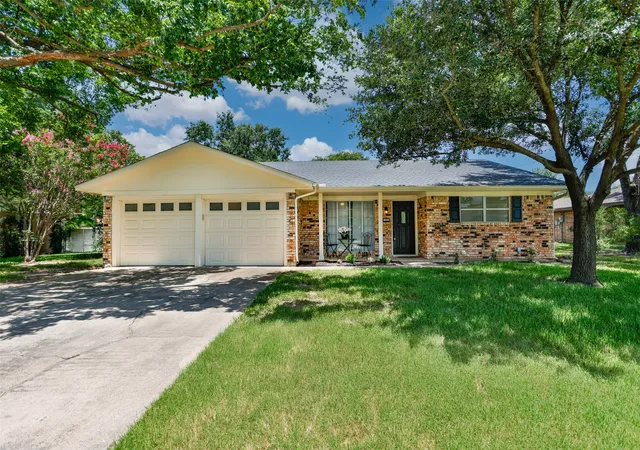 Homes for sale in Gainesville, TX | 2005 Maplewood Dr, Gainesville, TX 76240 | MLS# 21316264