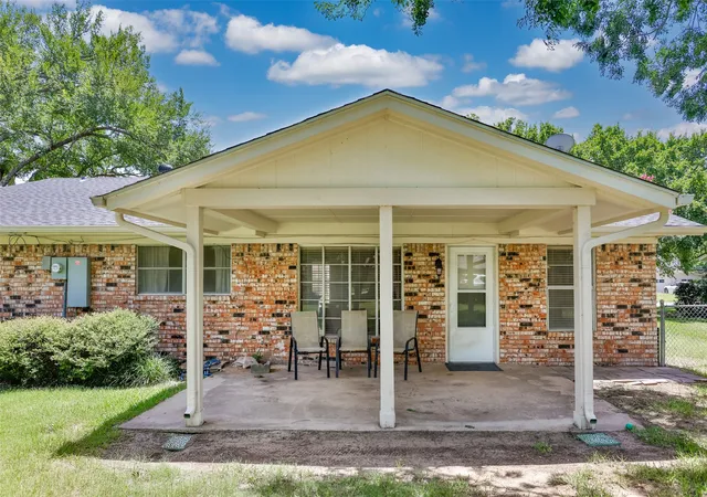 Homes for sale in Gainesville, TX | 2005 Maplewood Dr, Gainesville, TX 76240 | MLS# 21316264