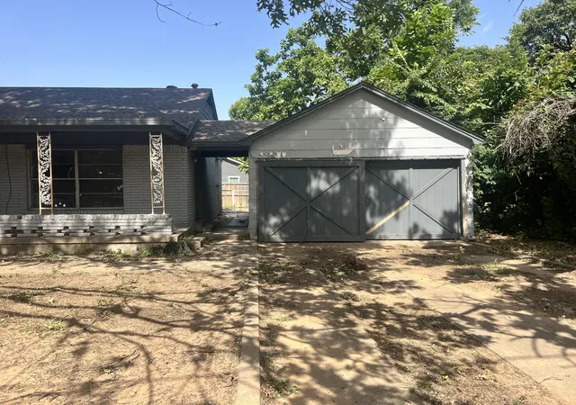 Photo 2 of Sale Pending at 1107 Wayne St, Fort Worth, TX 76117 | MLS# 21316143 | Listing updated on 2026-08-14