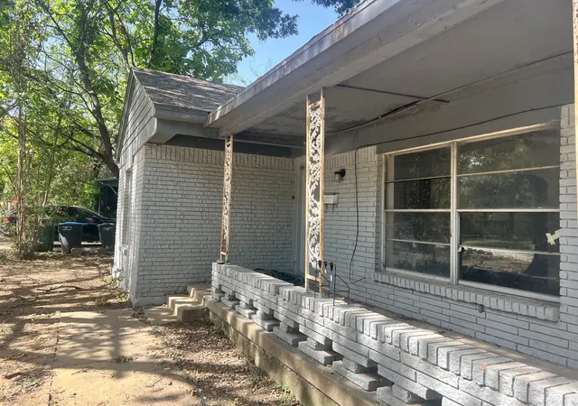 Photo 3 of Sale Pending at 1107 Wayne St, Fort Worth, TX 76117 | MLS# 21316143 | Listing updated on 2026-08-14