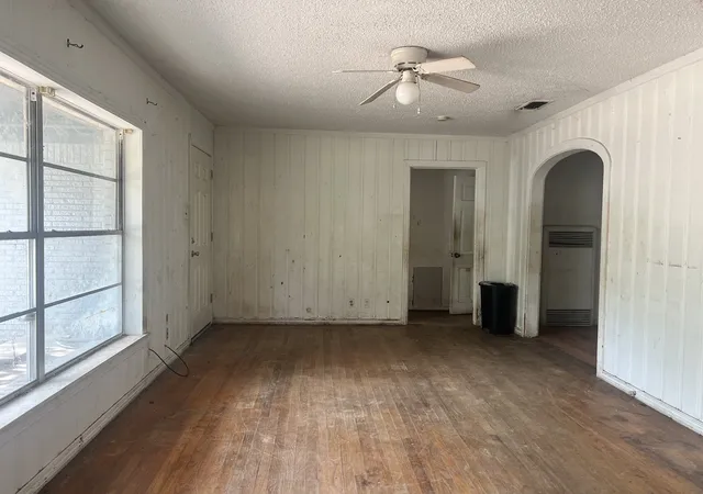 Photo 4 of Sale Pending at 1107 Wayne St, Fort Worth, TX 76117 | MLS# 21316143 | Listing updated on 2026-08-14