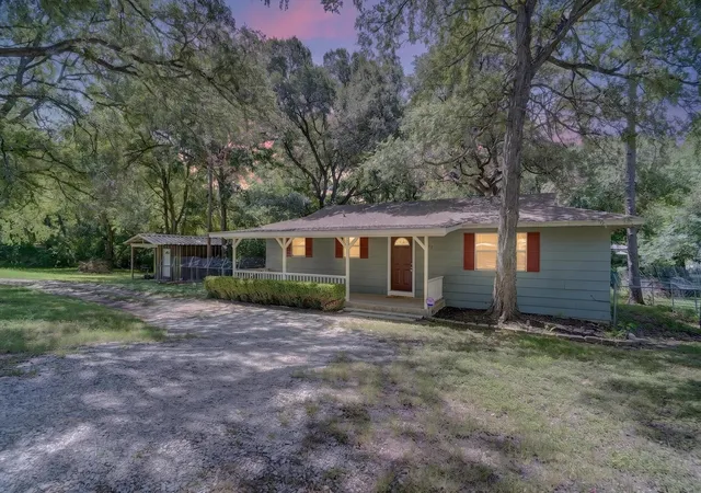 Photo 1 of Single family home for sale at 427 Whippoorwill Dr, Granbury, TX 76049 | MLS# 21313903 | Listing updated on 2026-08-21