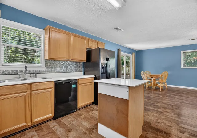 Photo 3 of Single family home for sale at 427 Whippoorwill Dr, Granbury, TX 76049 | MLS# 21313903 | Listing updated on 2026-08-21