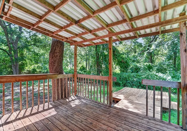 Photo 3 of Single family home for sale at 427 Whippoorwill Dr, Granbury, TX 76049 | MLS# 21313903 | Listing updated on 2026-10-03
