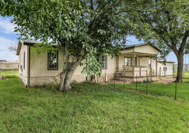 Photo 3 of Manufactured home for sale at 1524 County Road 1107b, Cleburne, TX 76031 | MLS# 21314132 | Listing updated on 2026-08-31