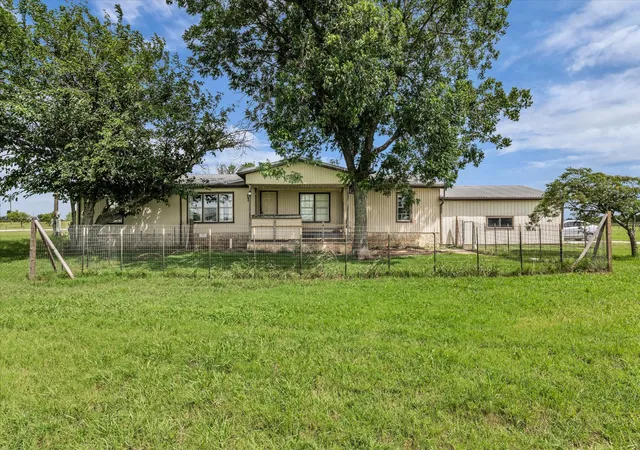 Photo 3 of Manufactured home for sale at 1524 County Road 1107B, Cleburne, TX 76031 | MLS# 21314132 | Listing updated on 2026-08-31