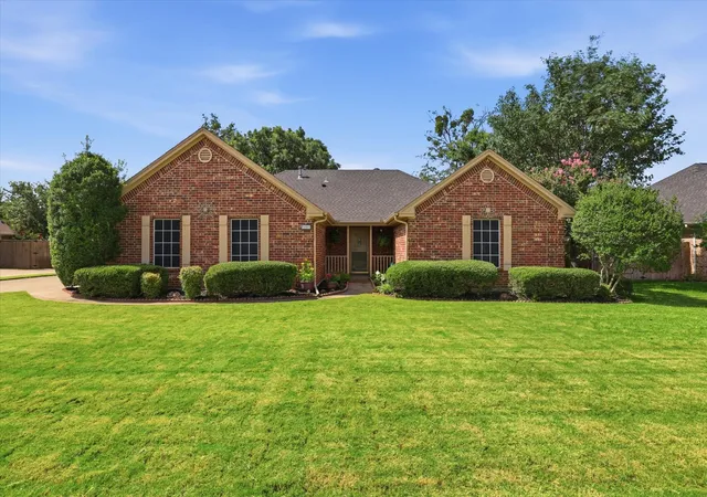 Photo 2 of Single family home for sale at 605 Maple Dr, Pilot Point, TX 76258 | MLS# 21316903 | Listing updated on 2026-07-16