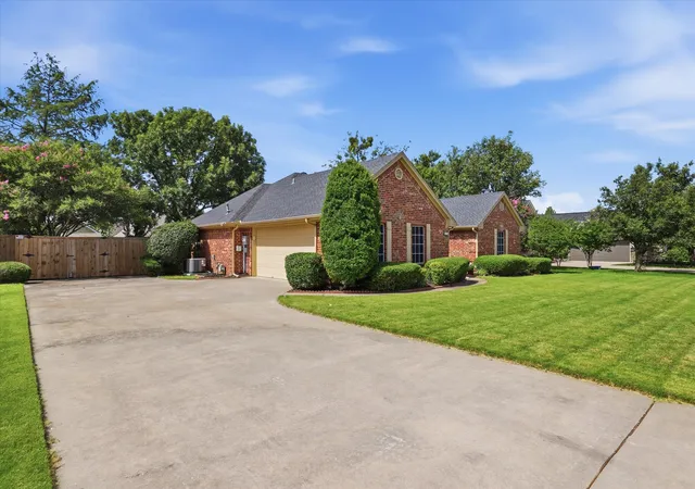 Photo 3 of Single family home for sale at 605 Maple Dr, Pilot Point, TX 76258 | MLS# 21316903 | Listing updated on 2026-07-16