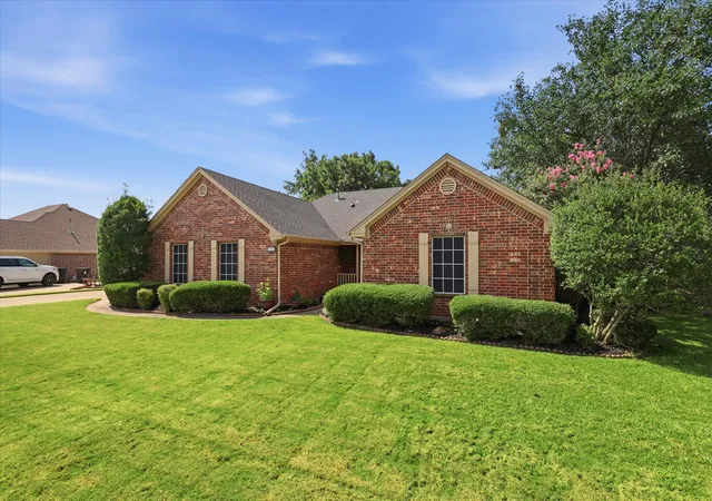 Photo 4 of Single family home for sale at 605 Maple Dr, Pilot Point, TX 76258 | MLS# 21316903 | Listing updated on 2026-07-16