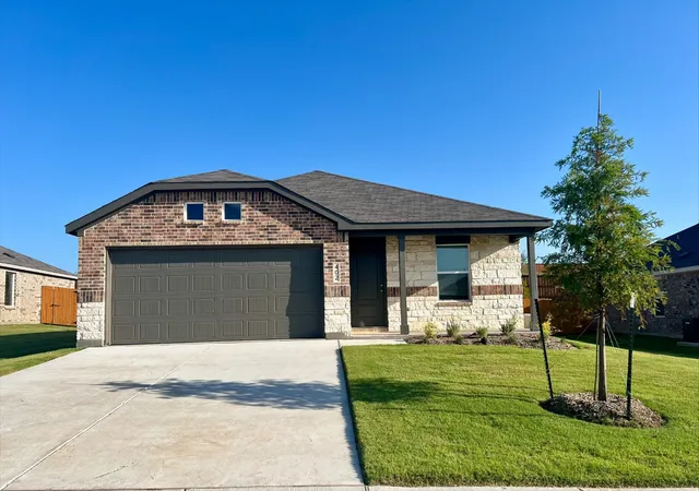 Photo 1 of Single family home for sale at 402 Mcnelly Ln, Sherman, TX 75090 | MLS# 21317022 | Listing updated on 2026-07-27