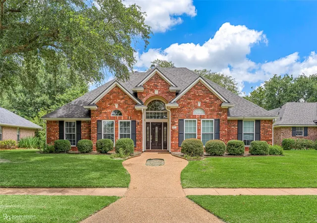 Photo 3 of Sale Pending at 1605 S Lexington Dr, Bossier City, LA 71111 | MLS# 21317029 | Listing updated on 2026-08-31