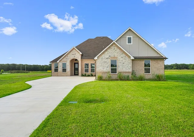 Photo 2 of Single family home for sale at 1052 Grison Cir, Corsicana, TX 75109 | MLS# 21315918 | Listing updated on 2026-08-23
