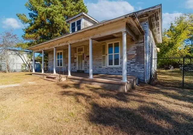 Photo 1 of Single family home for sale at 579 17th St Se, Paris, TX 75460 | MLS# 21316920 | Listing updated on 2026-08-22
