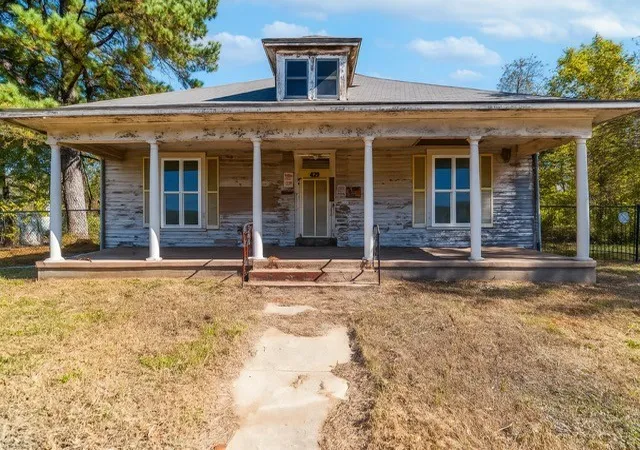 Photo 2 of Single family home for sale at 579 17th St Se, Paris, TX 75460 | MLS# 21316920 | Listing updated on 2026-08-22