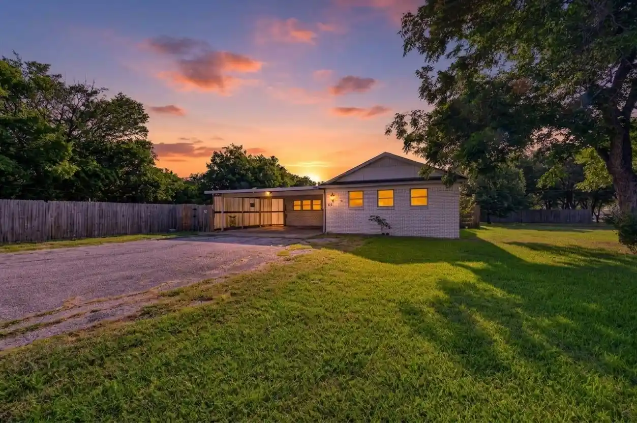Photo 1 of Single family home for sale at 620 W Main St, Crowley, TX 76036 | MLS# 21316127 | Listing updated on 2026-10-16