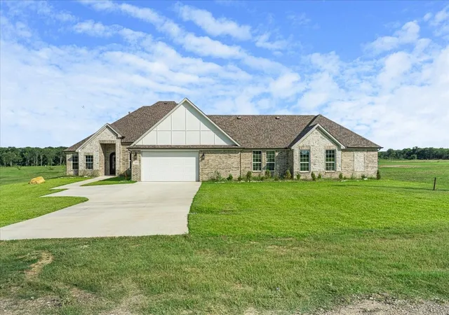 Photo 2 of Single family home for sale at 1060 Grison Cir, Corsicana, TX 75109 | MLS# 21316984 | Listing updated on 2026-08-23