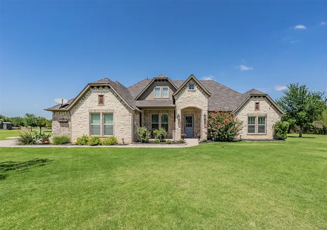 Photo 2 of Single family home for sale at 259 Wapiti Dr, Azle, TX 76020 | MLS# 21317205 | Listing updated on 2026-09-21
