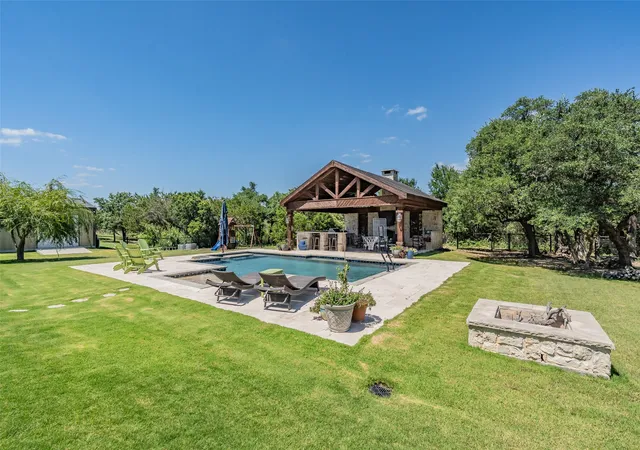 Photo 3 of Single family home for sale at 259 Wapiti Dr, Azle, TX 76020 | MLS# 21317205 | Listing updated on 2026-09-21