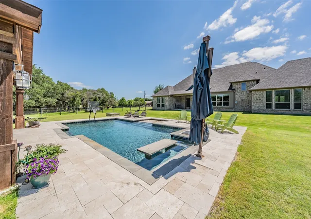 Photo 4 of Single family home for sale at 259 Wapiti Dr, Azle, TX 76020 | MLS# 21317205 | Listing updated on 2026-09-21