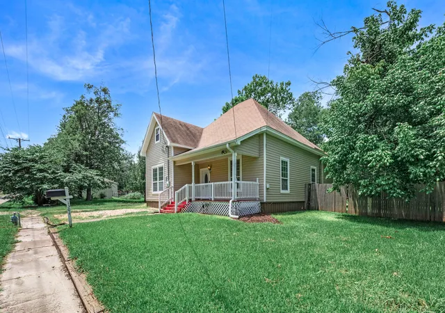Photo 3 of Sale Pending at 1301 Locust St, Commerce, TX 75428 | MLS# 21316327 | Listing updated on 2026-08-28
