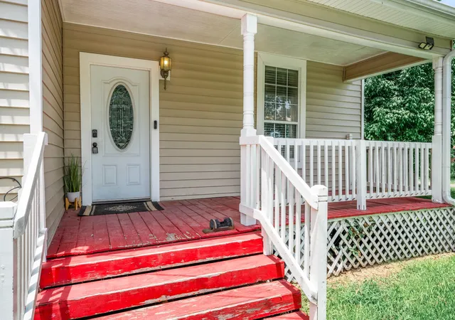 Photo 3 of Sale Pending at 1301 Locust St, Commerce, TX 75428 | MLS# 21316327 | Listing updated on 2026-08-28