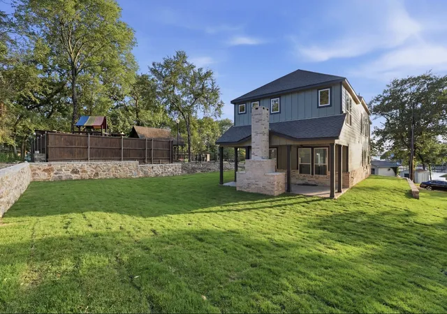 Photo 4 of Single family home for sale at 2150 Lakeview Dr, Mabank, TX 75156 | MLS# 21313452 | Listing updated on 2026-09-05