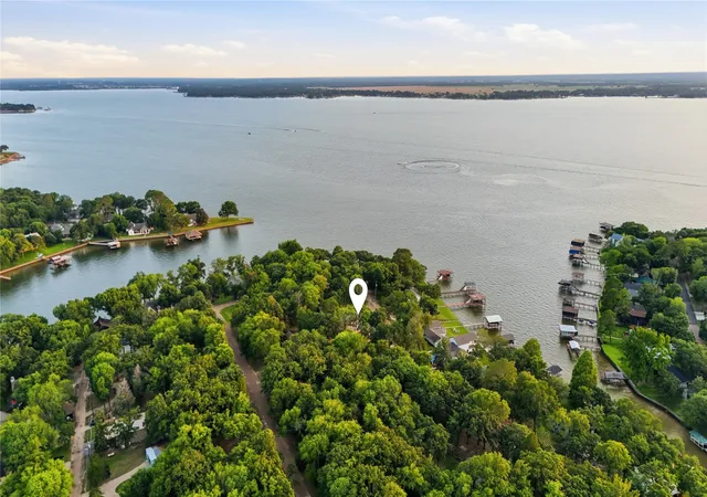 Homes for sale in Mabank, TX | 2150 Lakeview Dr, Mabank, TX 75156 | MLS# 21313452