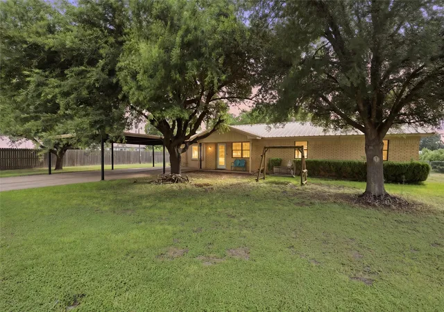 Homes for sale in Robinson, TX | 1002 Caron St, Robinson, TX 76706 | MLS# 21316201