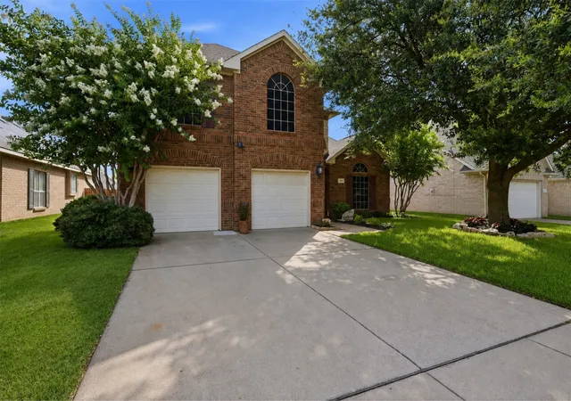 Photo 1 of Single family home for sale at 328 Tioga St, Burleson, TX 76028 | MLS# 21316109 | Listing updated on 2026-08-22