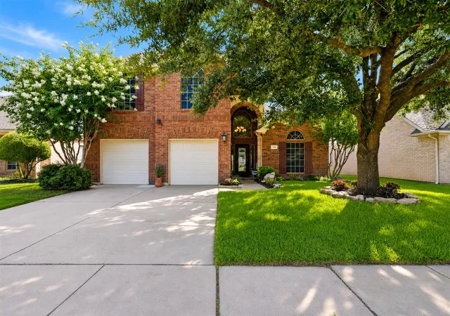 Photo 2 of Single family home for sale at 328 Tioga St, Burleson, TX 76028 | MLS# 21316109 | Listing updated on 2026-08-22