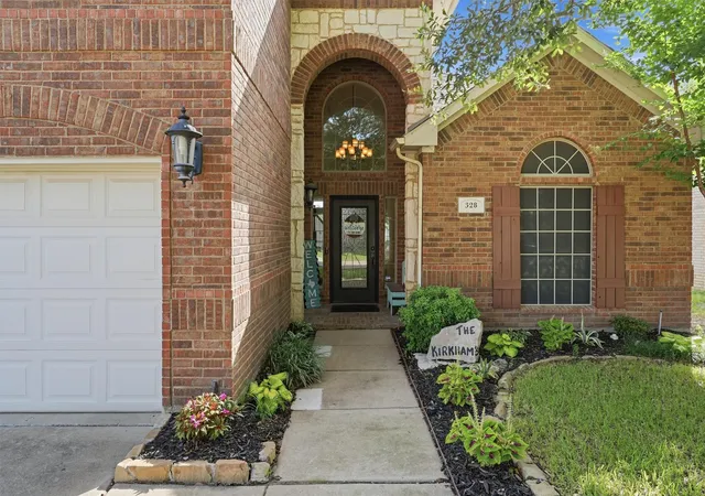 Photo 3 of Single family home for sale at 328 Tioga St, Burleson, TX 76028 | MLS# 21316109 | Listing updated on 2026-08-22