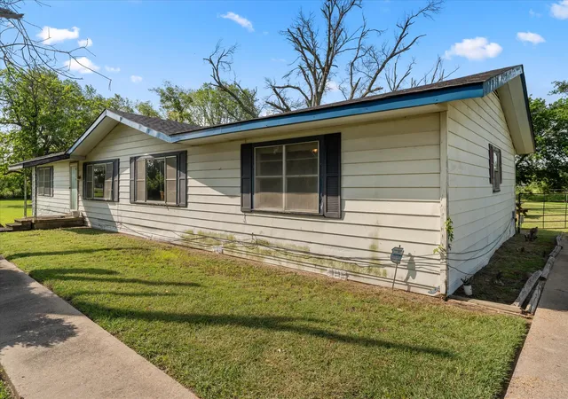 Homes for sale in Corsicana, TX | 101 Se County Road 2240, Corsicana, TX 75109 | MLS# 21317243