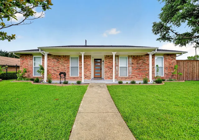 Photo 2 of Sale Pending at 4333 Woodbluff Dr, Mesquite, TX 75150 | MLS# 21317428 | Listing updated on 2026-08-22