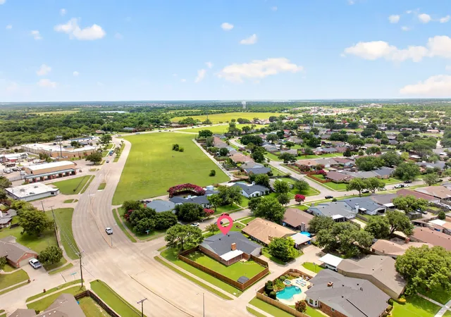 Photo 3 of Sale Pending at 4333 Woodbluff Dr, Mesquite, TX 75150 | MLS# 21317428 | Listing updated on 2026-08-22