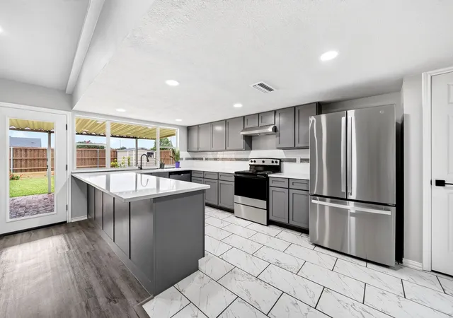 Photo 3 of Sale Pending at 4333 Woodbluff Dr, Mesquite, TX 75150 | MLS# 21317428 | Listing updated on 2026-08-22