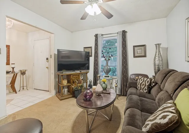 Photo 4 of Single family home for sale at 7133 Bayberry Ln, Dallas, TX 75249 | MLS# 21315031 | Listing updated on 2026-10-02