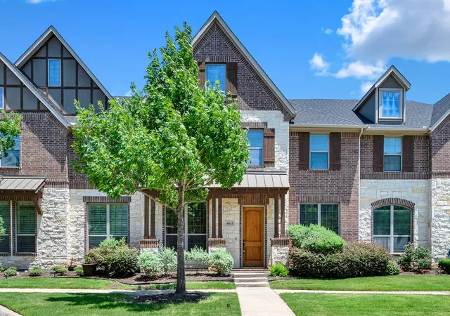 Photo 2 of Townhouse for sale at 4666 Dozier Rd #B, Carrollton, TX 75010 | MLS# 21315746 | Listing updated on 2026-08-07