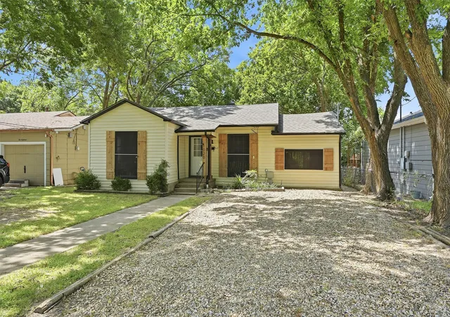 Photo 2 of Single family home for sale at 1020 W Brockett St, Sherman, TX 75092 | MLS# 21315359 | Listing updated on 2026-10-01