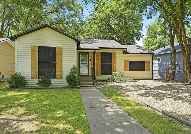 Photo 3 of Single family home for sale at 1020 W Brockett St, Sherman, TX 75092 | MLS# 21315359 | Listing updated on 2026-10-01