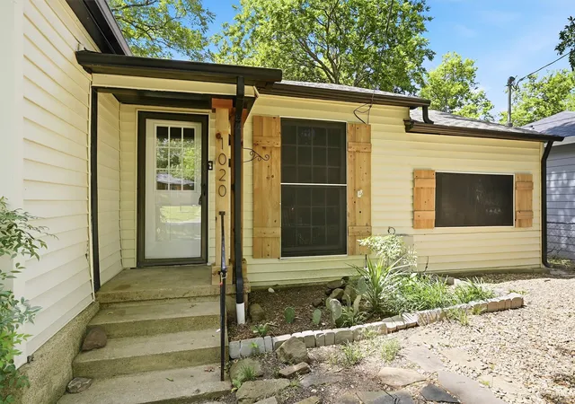 Photo 4 of Single family home for sale at 1020 W Brockett St, Sherman, TX 75092 | MLS# 21315359 | Listing updated on 2026-10-01