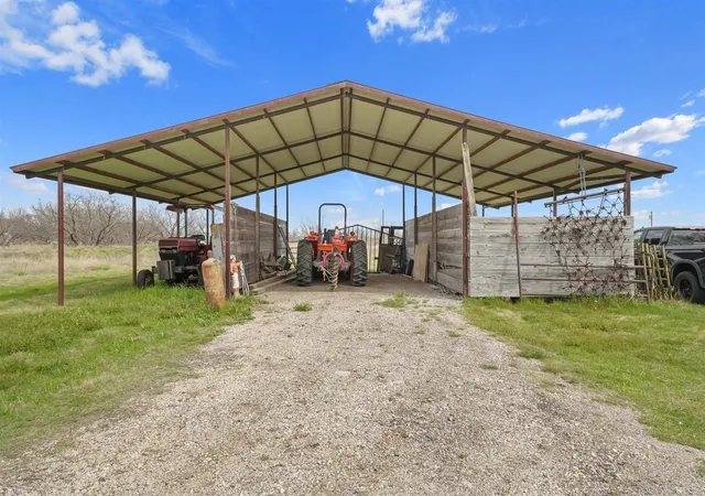 Homes for sale in Krum, TX | 9711 Jim Christal Rd, Krum, TX 76249 | MLS# 21317489
