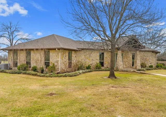 Homes for sale in Krum, TX | 9711 Jim Christal Rd, Krum, TX 76249 | MLS# 21317489