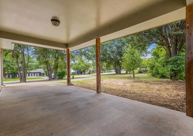 Photo 3 of Single family home for sale at 402 Admiral Dr, Gun Barrel City, TX 75156 | MLS# 21314139 | Listing updated on 2026-08-04