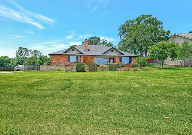 Homes for sale in Lake Kiowa, TX | 117 Kiowa Dr S, Lake Kiowa, TX 76240 | MLS# 21317441
