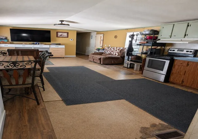 Photo 4 of Sale Pending at 510 County Road 2405, Kemp, TX 75143 | MLS# 21317553 | Listing updated on 2026-08-25